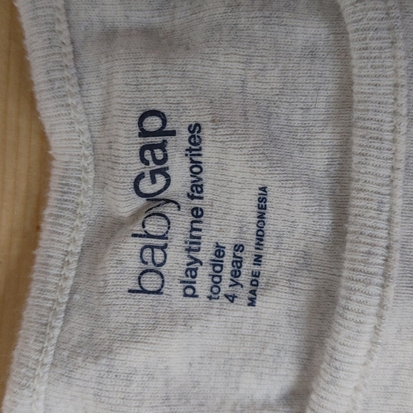 ❗$1 Bundled❗BABY GAP Grey and Navy Wink Face Tee - Picture 2 of 2
